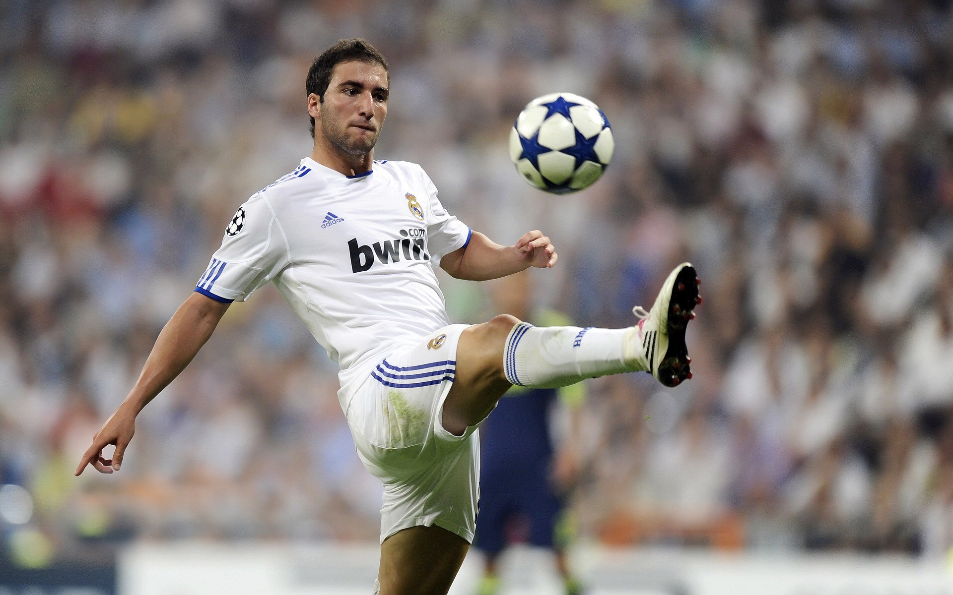 数字孪生技术在足球场馆中的应用不断深入,优化管理运营,数字孪生解决方案